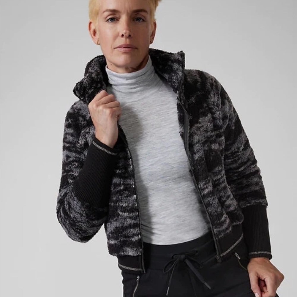 Athleta Tugga Sherpa Full Zip Jacket‎ Women’s Size Large Fog Camo Black Gray